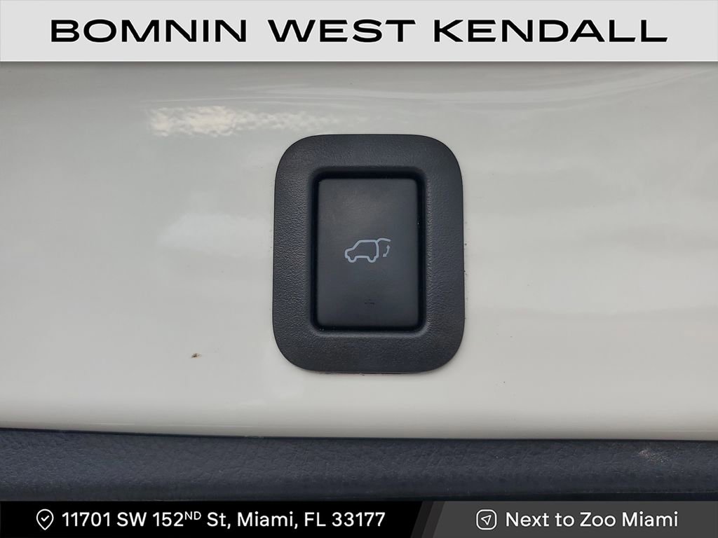 Used 2017 Toyota Highlander Limited image 14