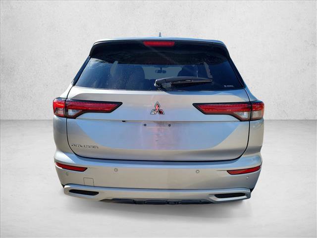 Used 2022 Mitsubishi Outlander SE image 6