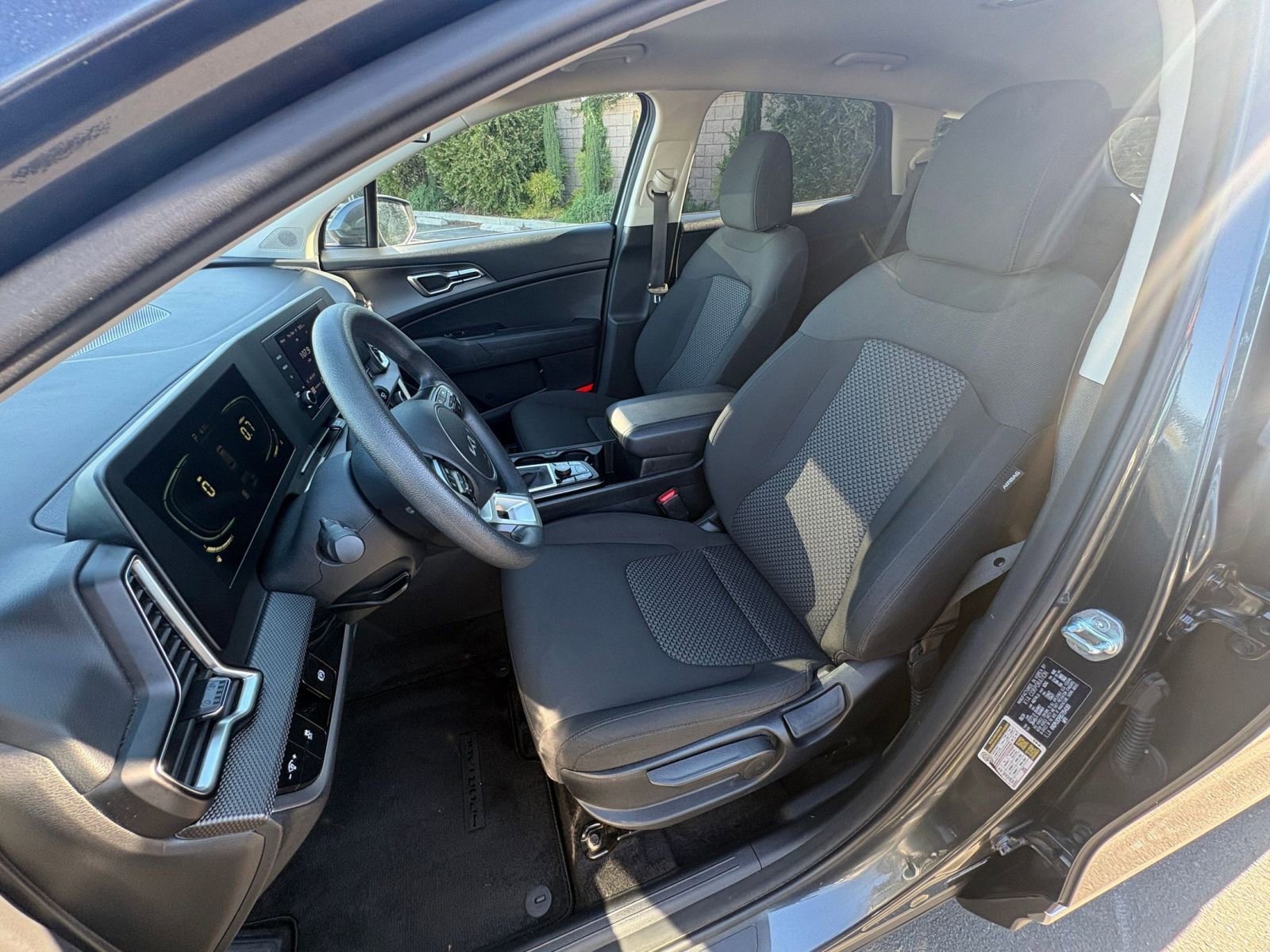 Used 2025 Kia Sportage LX image 35