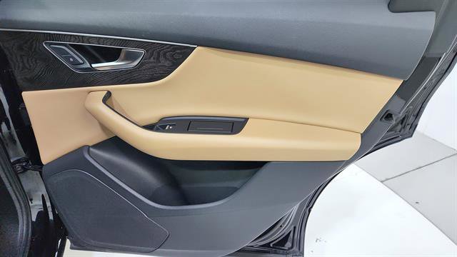 Used 2020 Audi Q7 3.0T Premium w/ Convenience Package image 35