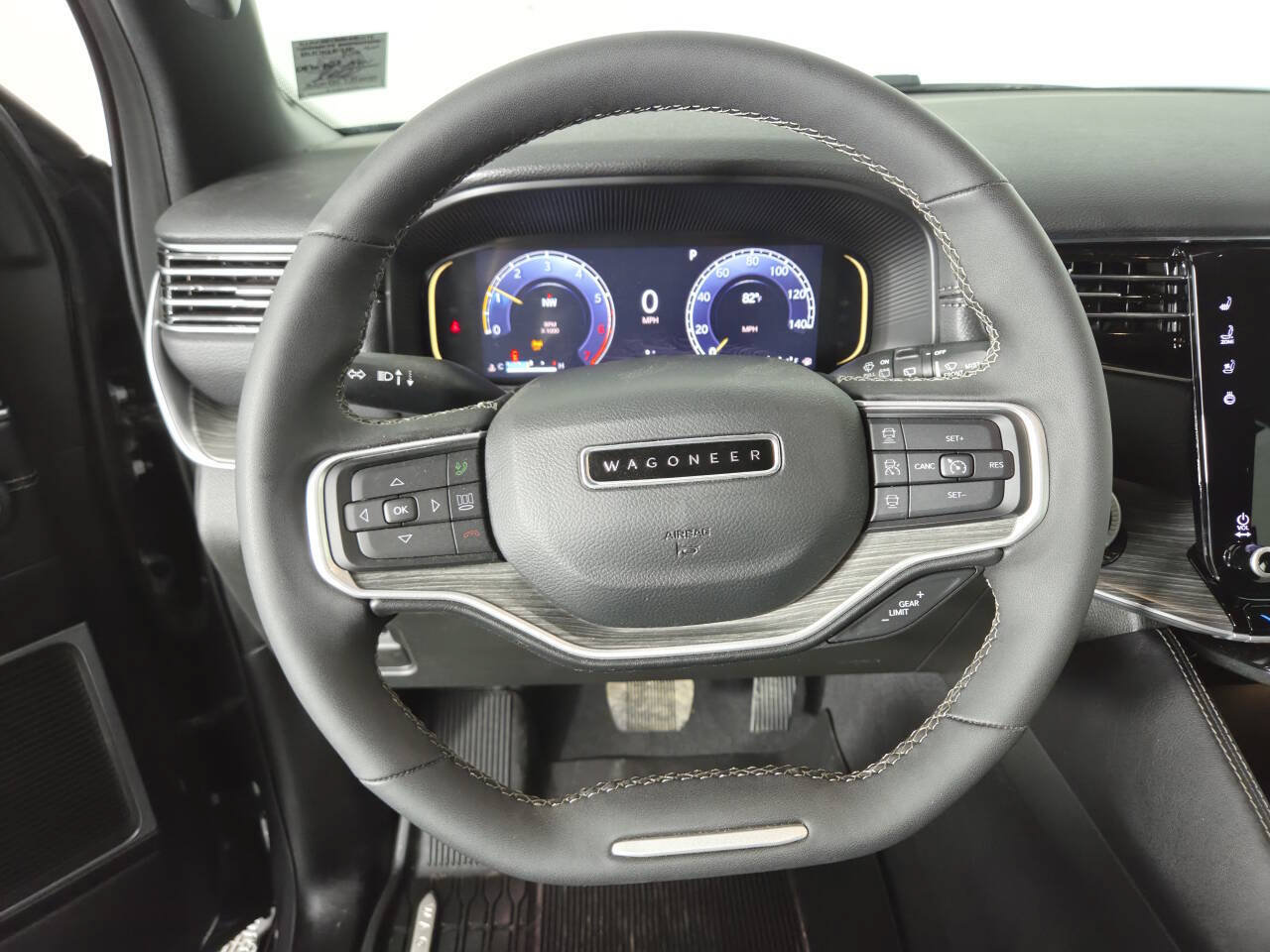 Used 2024 Jeep Wagoneer L Series II w/ Flexible Seating Group AWD/4WD image 28