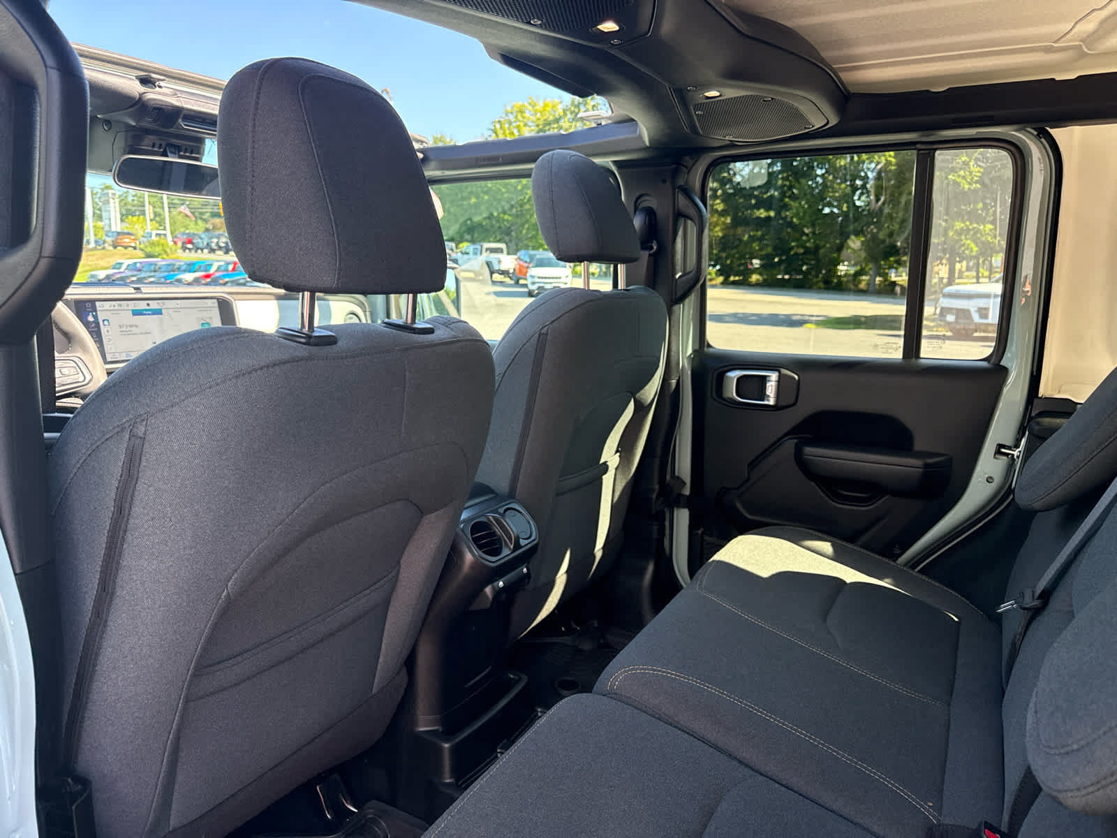 Used 2024 Jeep Wrangler Unlimited AWD/4WD image 16