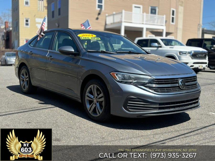 Used 2024 Volkswagen Jetta SE image 3