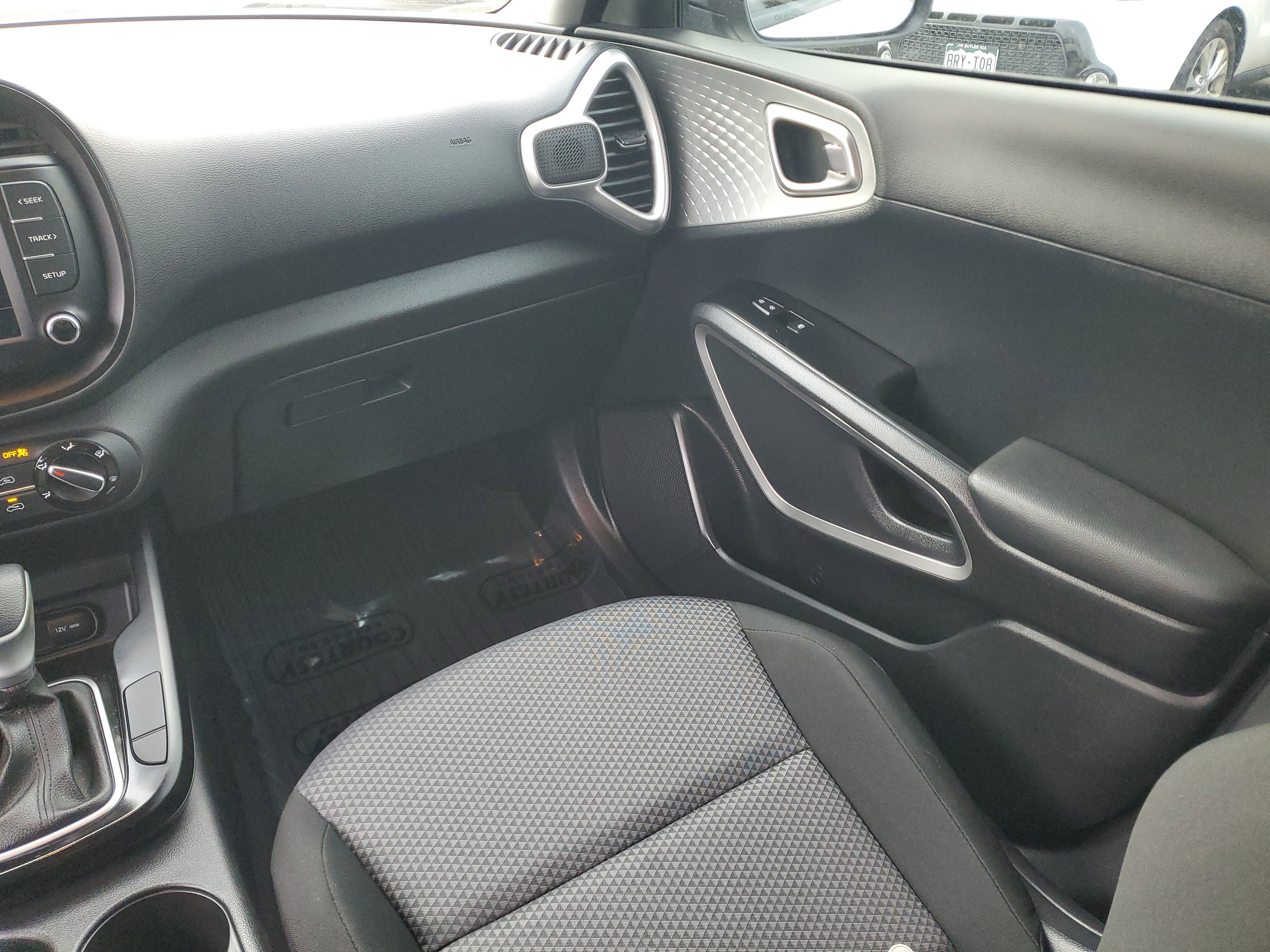 Used 2022 Kia Soul LX image 14