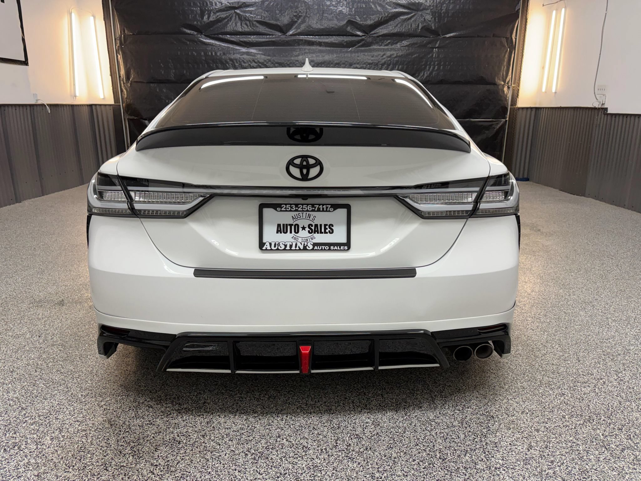 Used 2021 Toyota Camry SE w/ Carpet Mat Package (TMS) FWD image 2