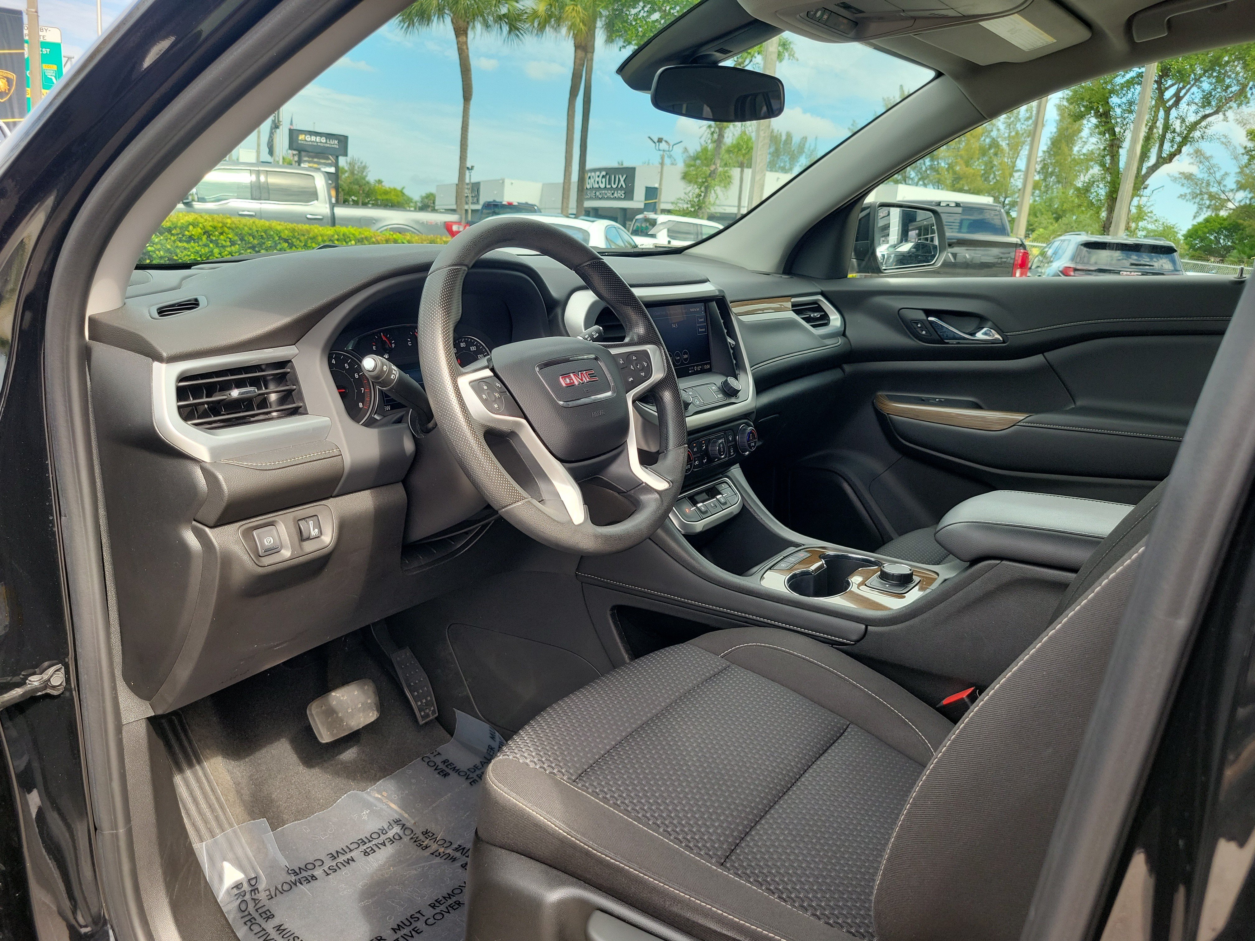 Used 2023 GMC Acadia SLE FWD image 9