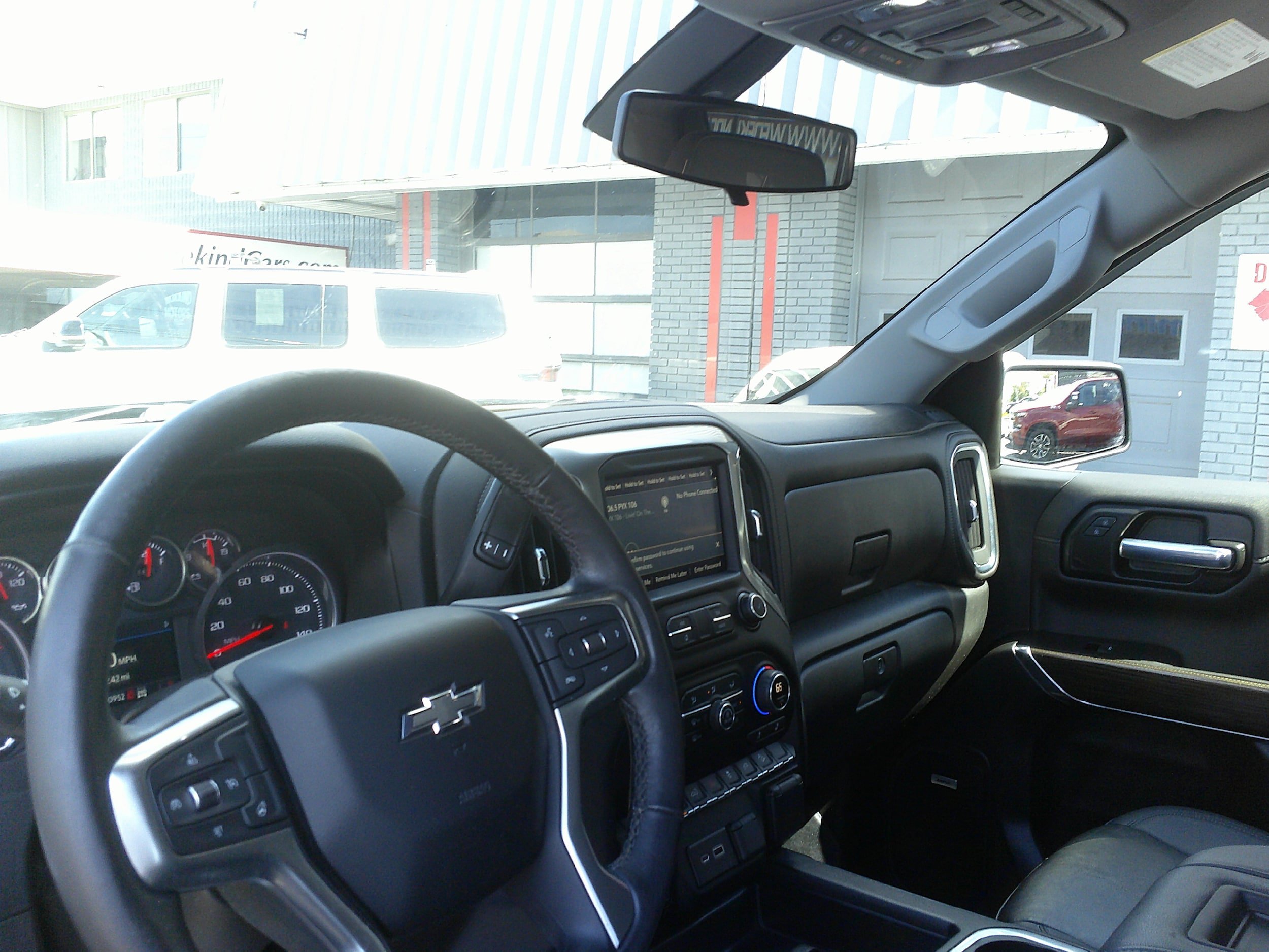 Used 2021 Chevrolet Silverado 1500 LT Trail Boss w/ LT Trail Boss Premium Package AWD/4WD image 18