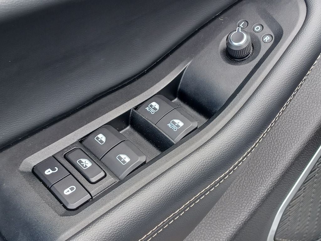 Used 2022 Jeep Grand Cherokee L Laredo w/ Luxury Tech Group I AWD/4WD image 8