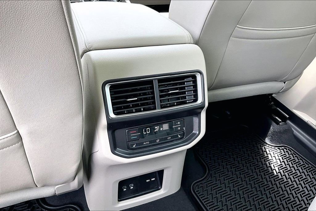 New 2026 Volkswagen Atlas SEL Premium R-Line AWD/4WD image 18