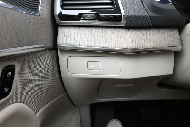 Used 2023 Volvo XC90 B6 Plus w/ Protection Package AWD/4WD image 27