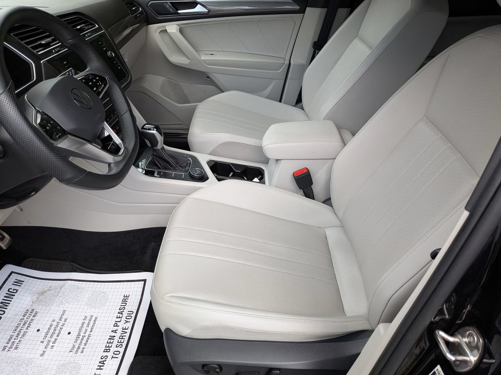 Used 2022 Volkswagen Tiguan SE R-Line AWD/4WD image 11