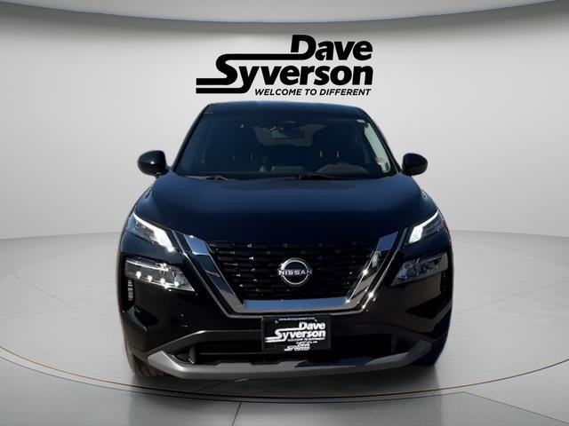 Used 2023 Nissan Rogue SV image 2