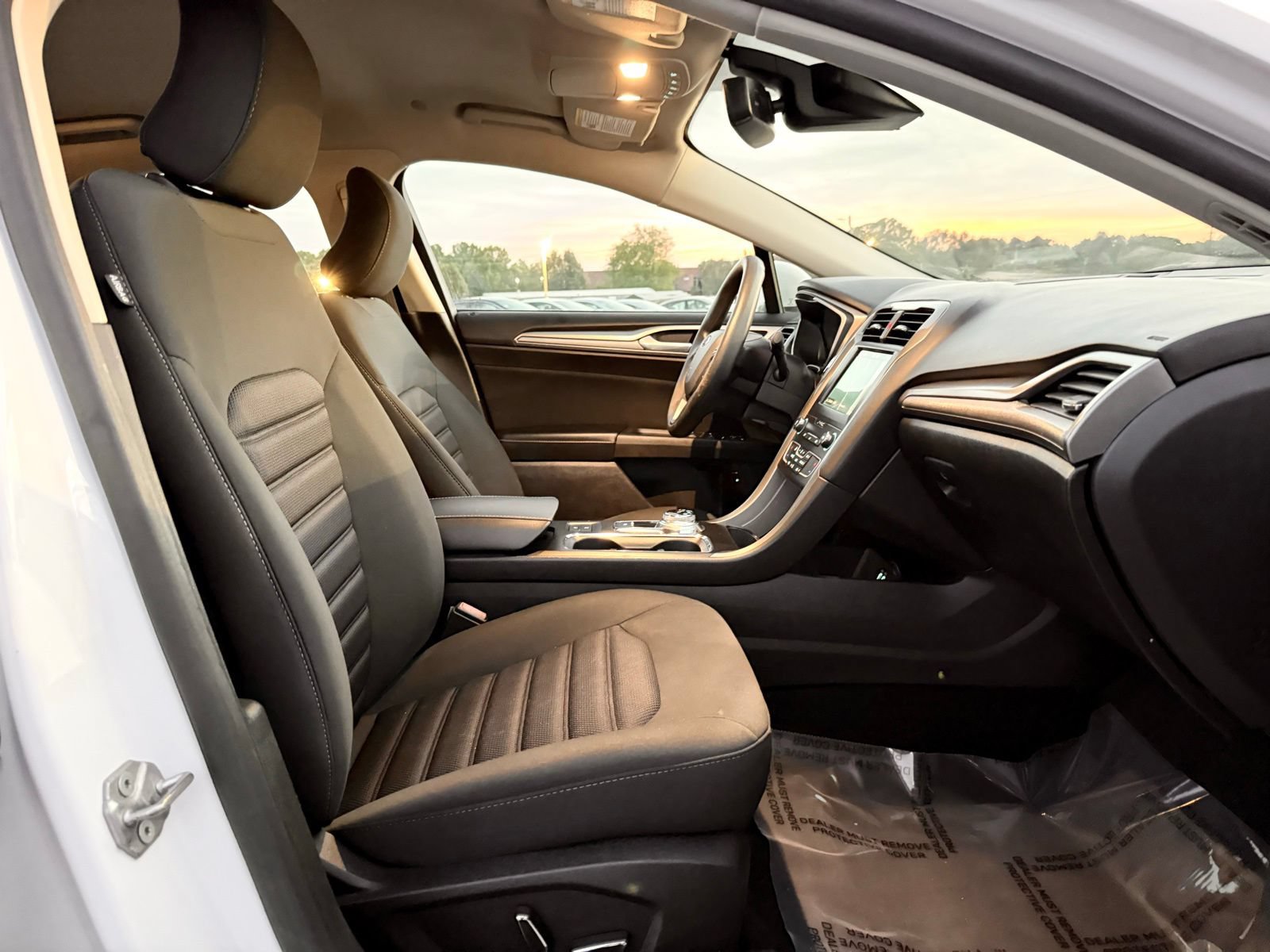 Used 2019 Ford Fusion SE FWD image 16