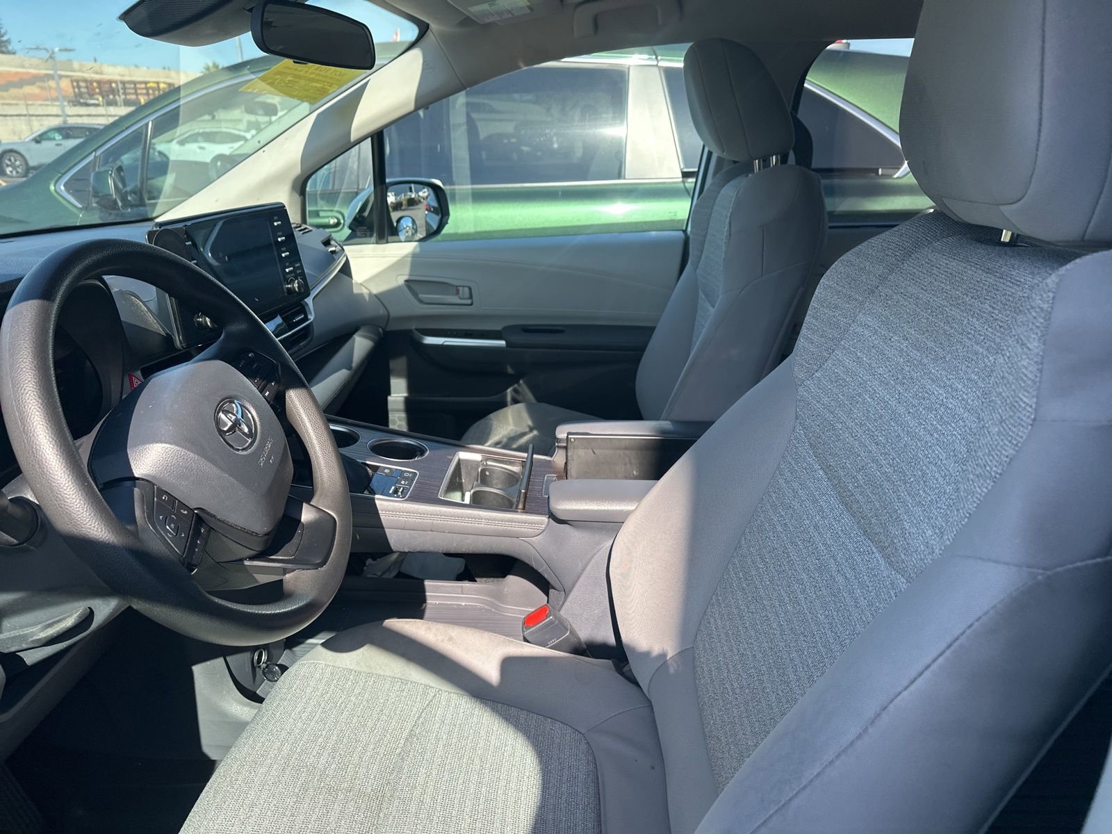 Used 2023 Toyota Sienna LE image 7