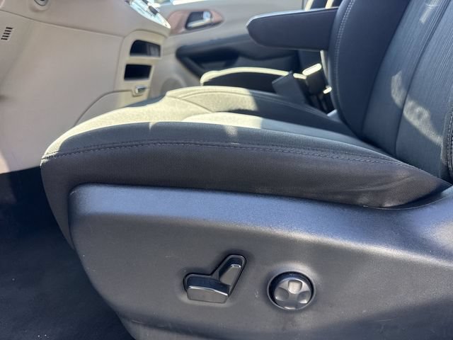 Used 2023 Chrysler Voyager LX FWD image 13