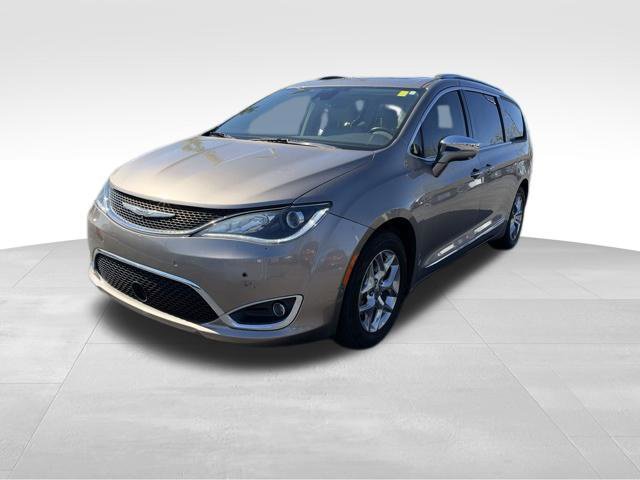 Used 2017 Chrysler Pacifica Limited w/ Advanced Safetytec Group FWD image 3