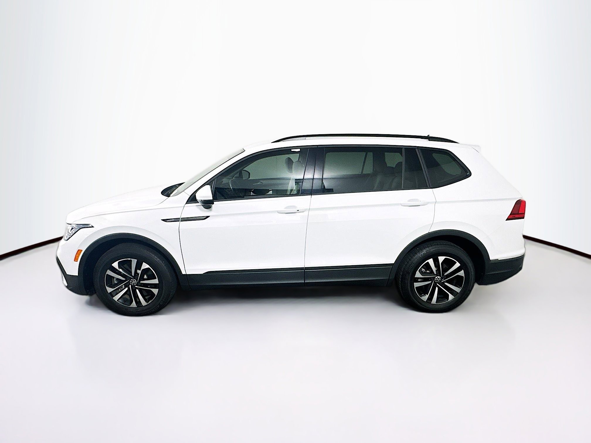 Used 2024 Volkswagen Tiguan S image 4