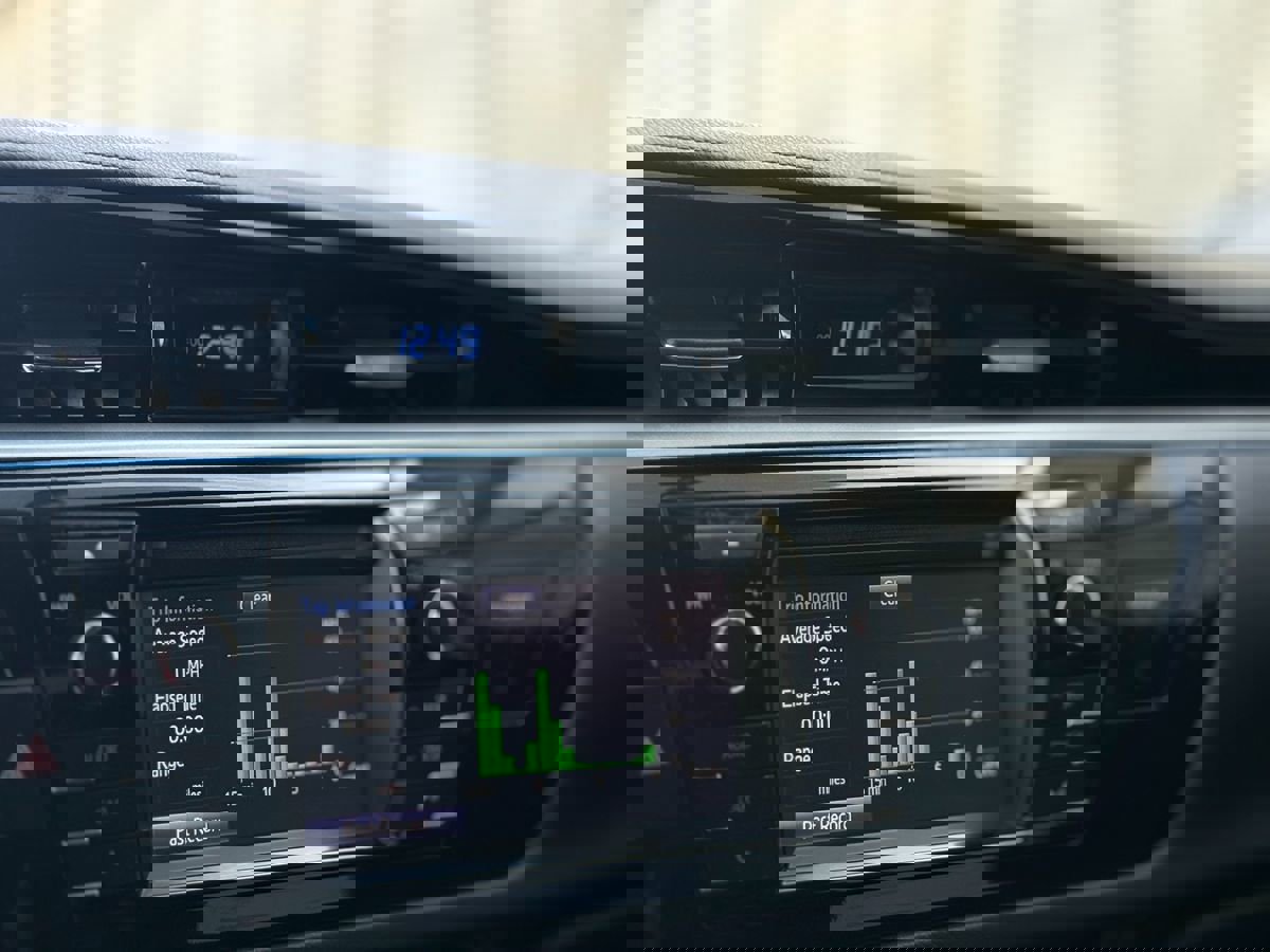 Used 2015 Toyota Corolla S image 20