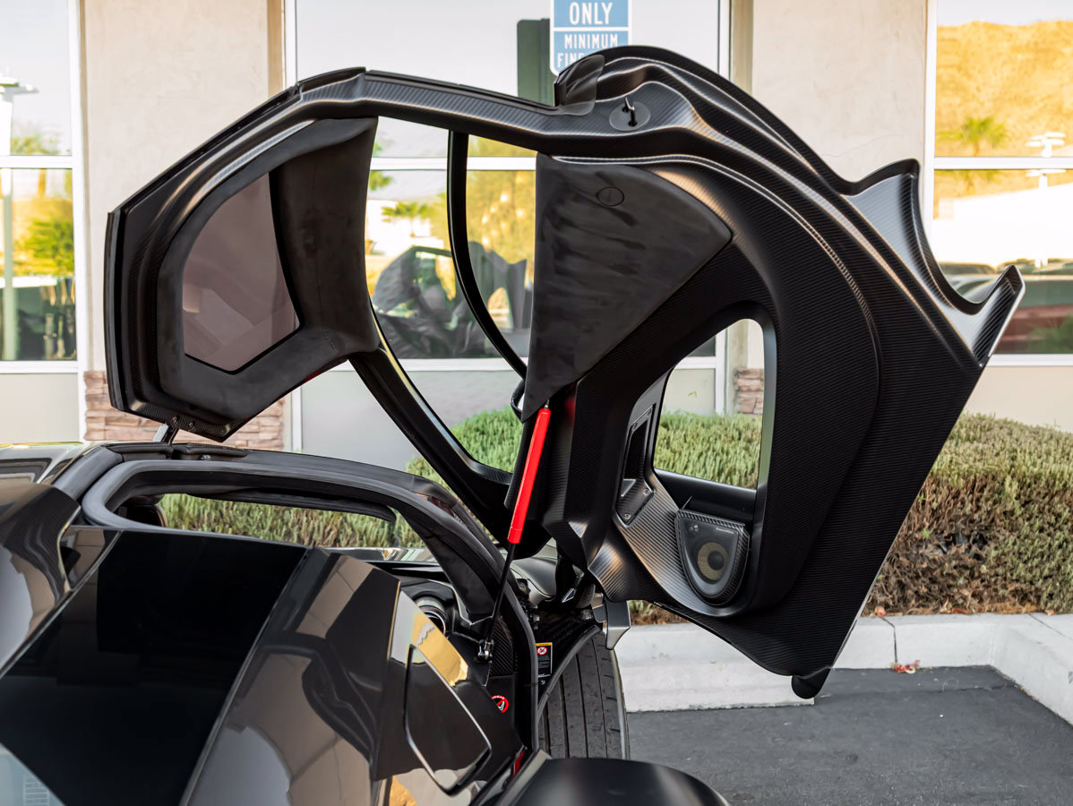 Used 2019 McLaren Senna RWD image 32