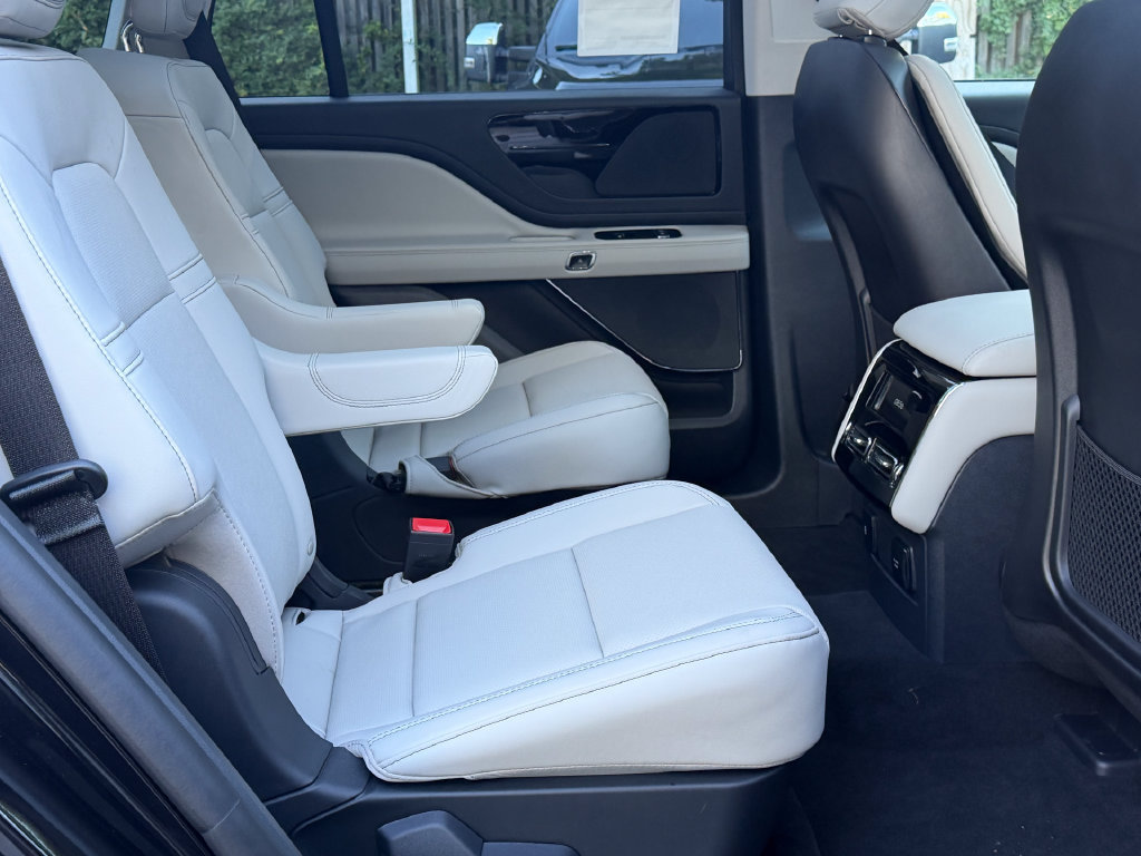 New 2026 Lincoln Aviator AWD image 9