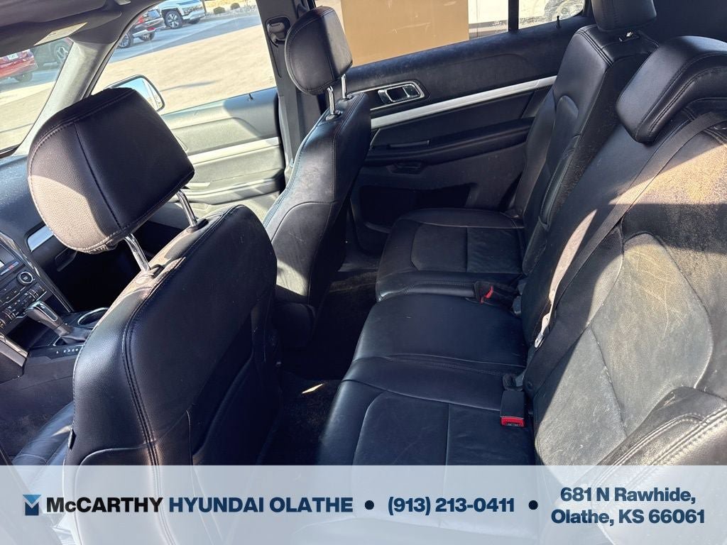 Used 2017 Ford Explorer XLT w/ Equipment Group 202A AWD/4WD image 4
