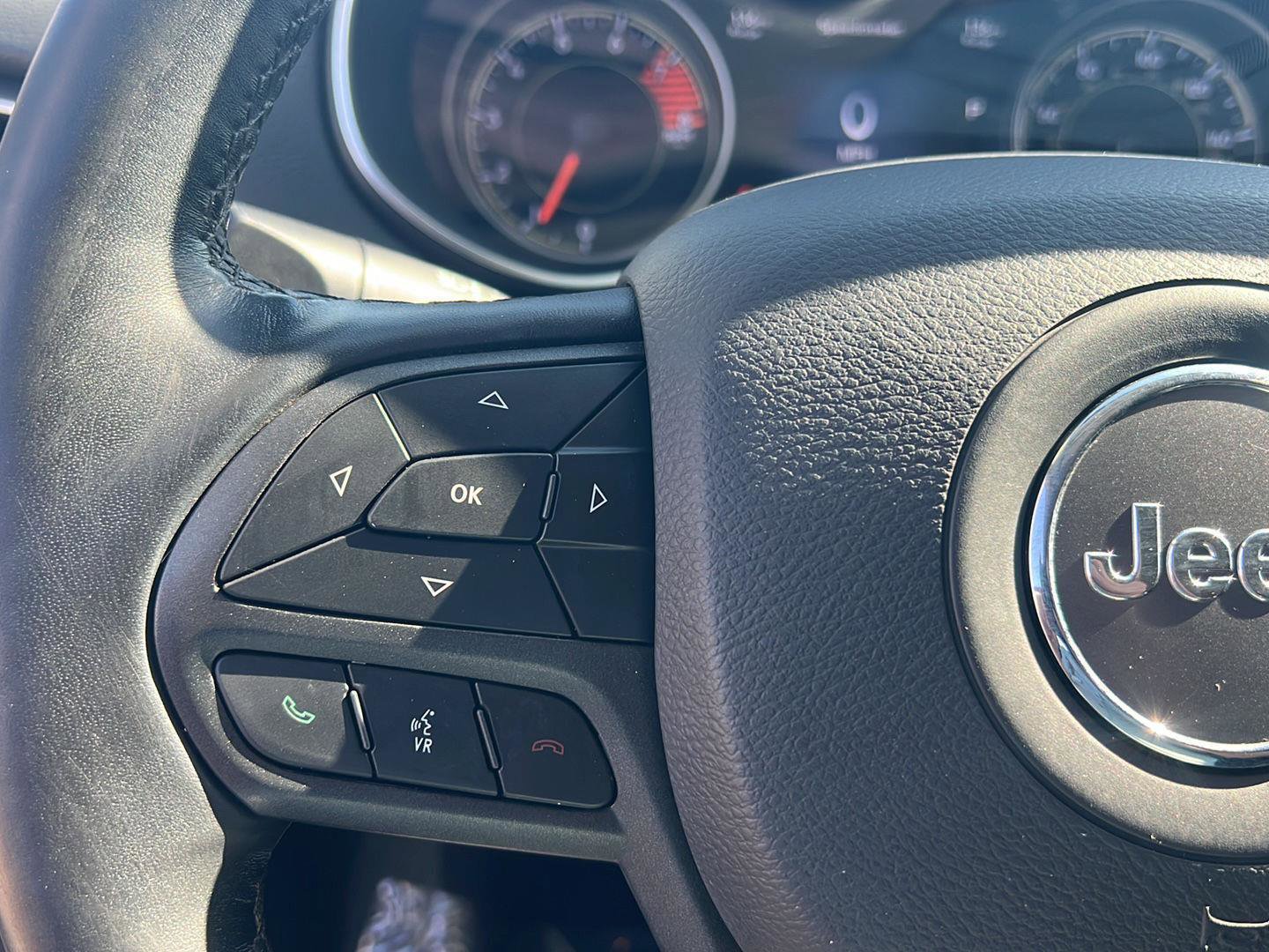 Used 2020 Jeep Cherokee Trailhawk AWD/4WD image 20