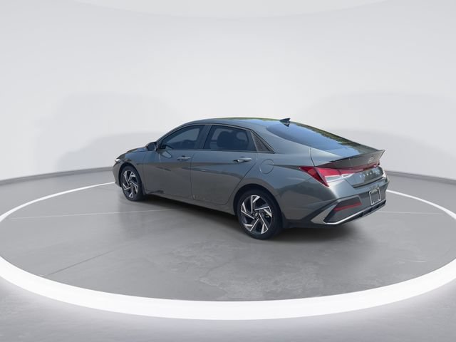 Certified 2025 Hyundai Elantra Sport FWD image 6