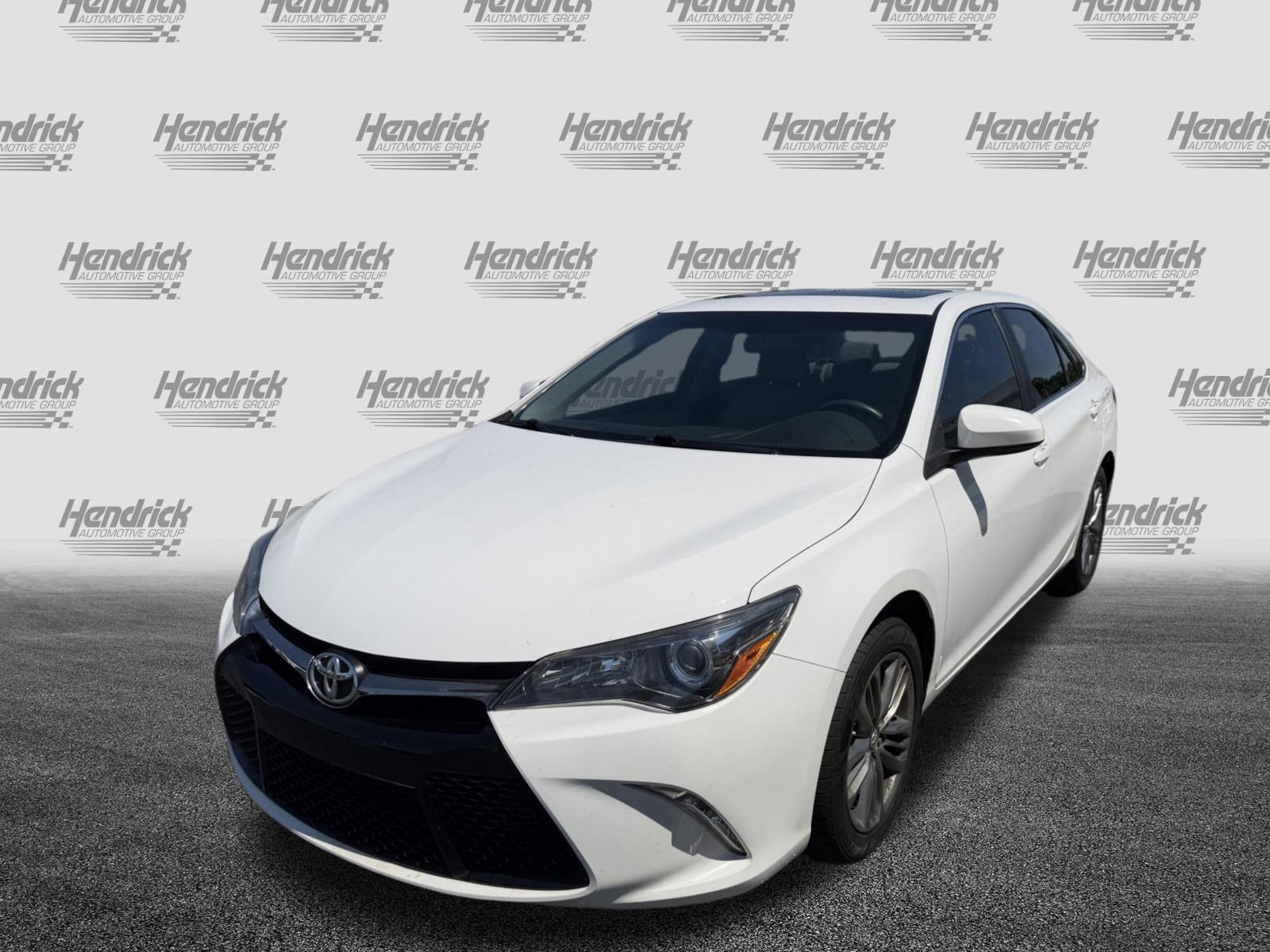 Used 2017 Toyota Camry SE w/ Moonroof Package FWD image 5