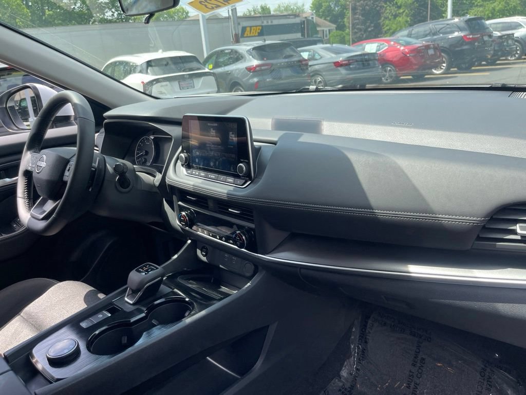 Used 2025 Nissan Rogue SV AWD/4WD image 13