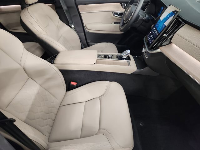 Certified 2026 Volvo XC90 B6 Plus w/ Protection Package Premier AWD/4WD image 3