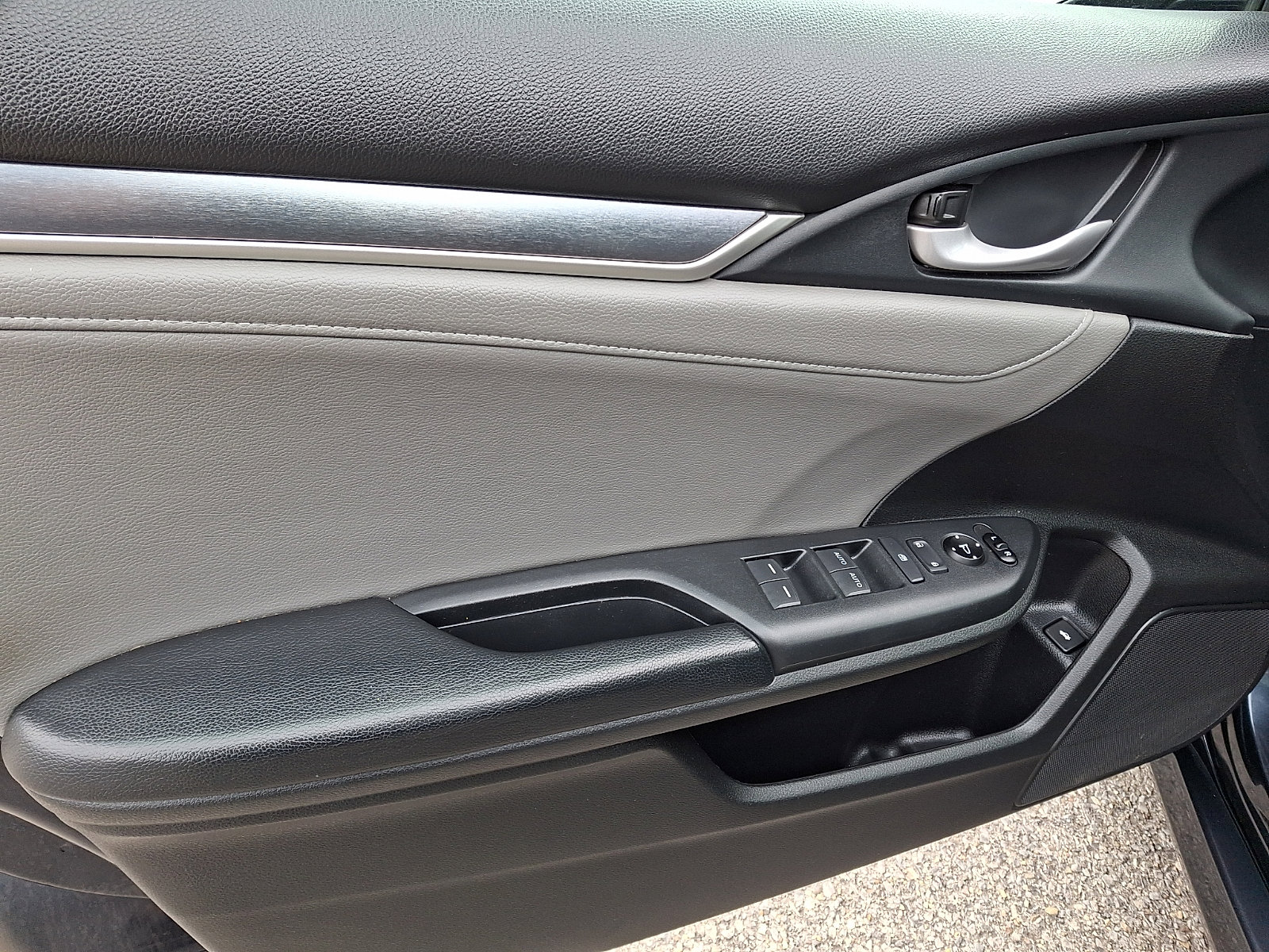 Used 2017 Honda Civic EX-L image 12