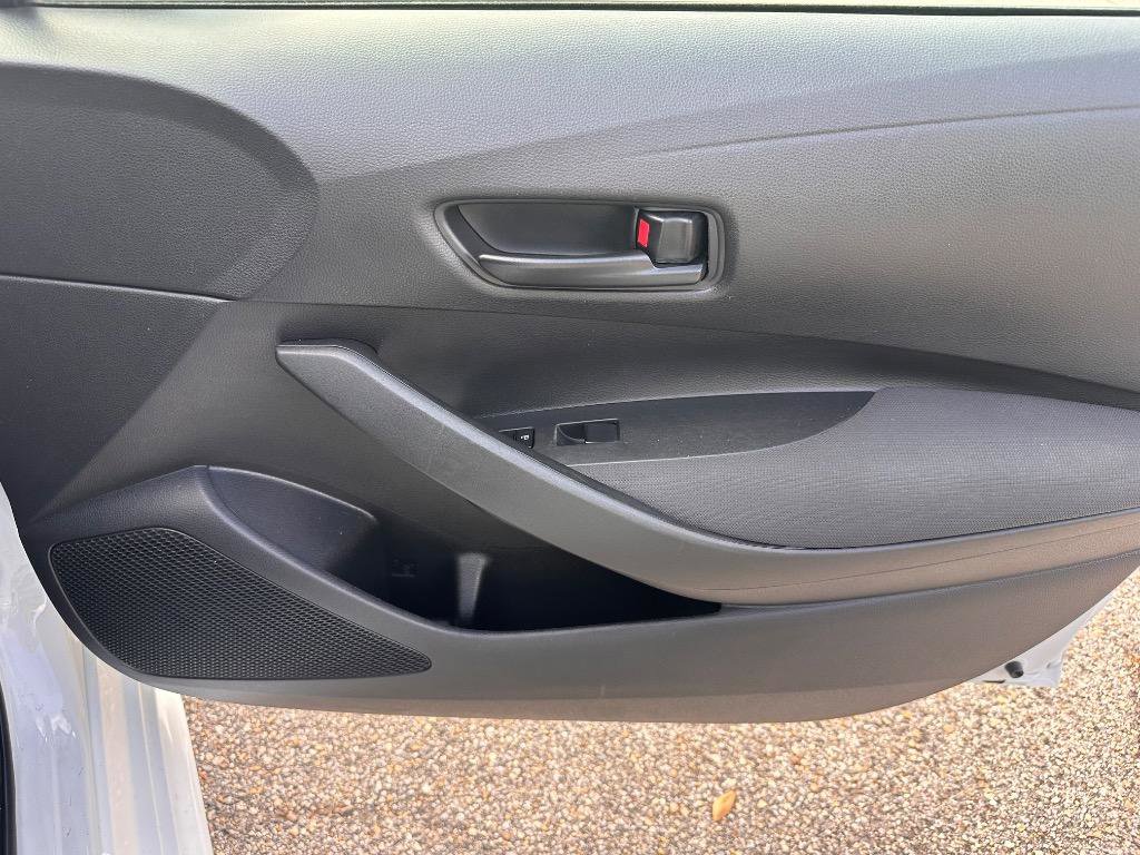 Used 2022 Toyota Corolla LE FWD image 19