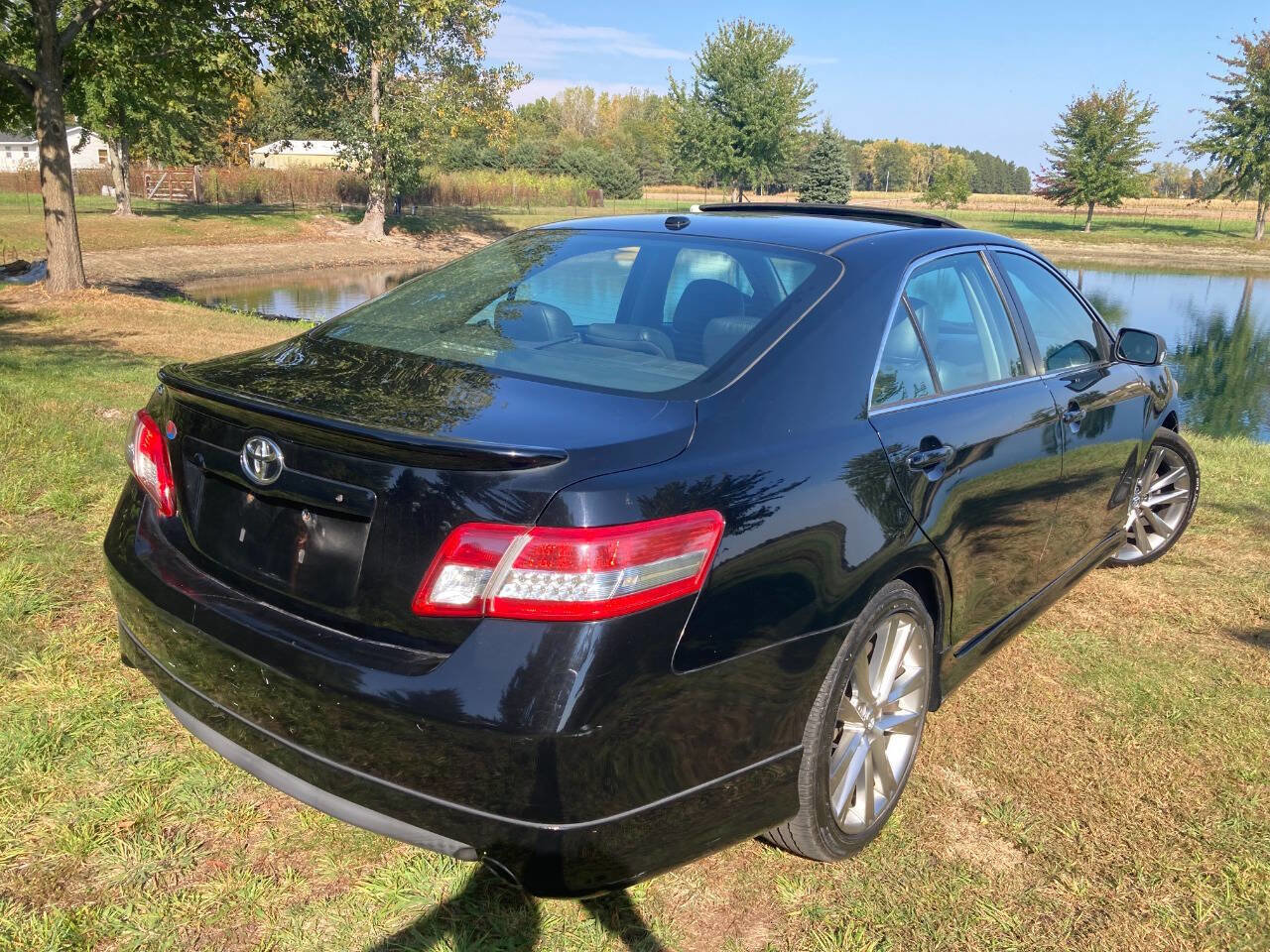 Used 2011 Toyota Camry XLE image 9