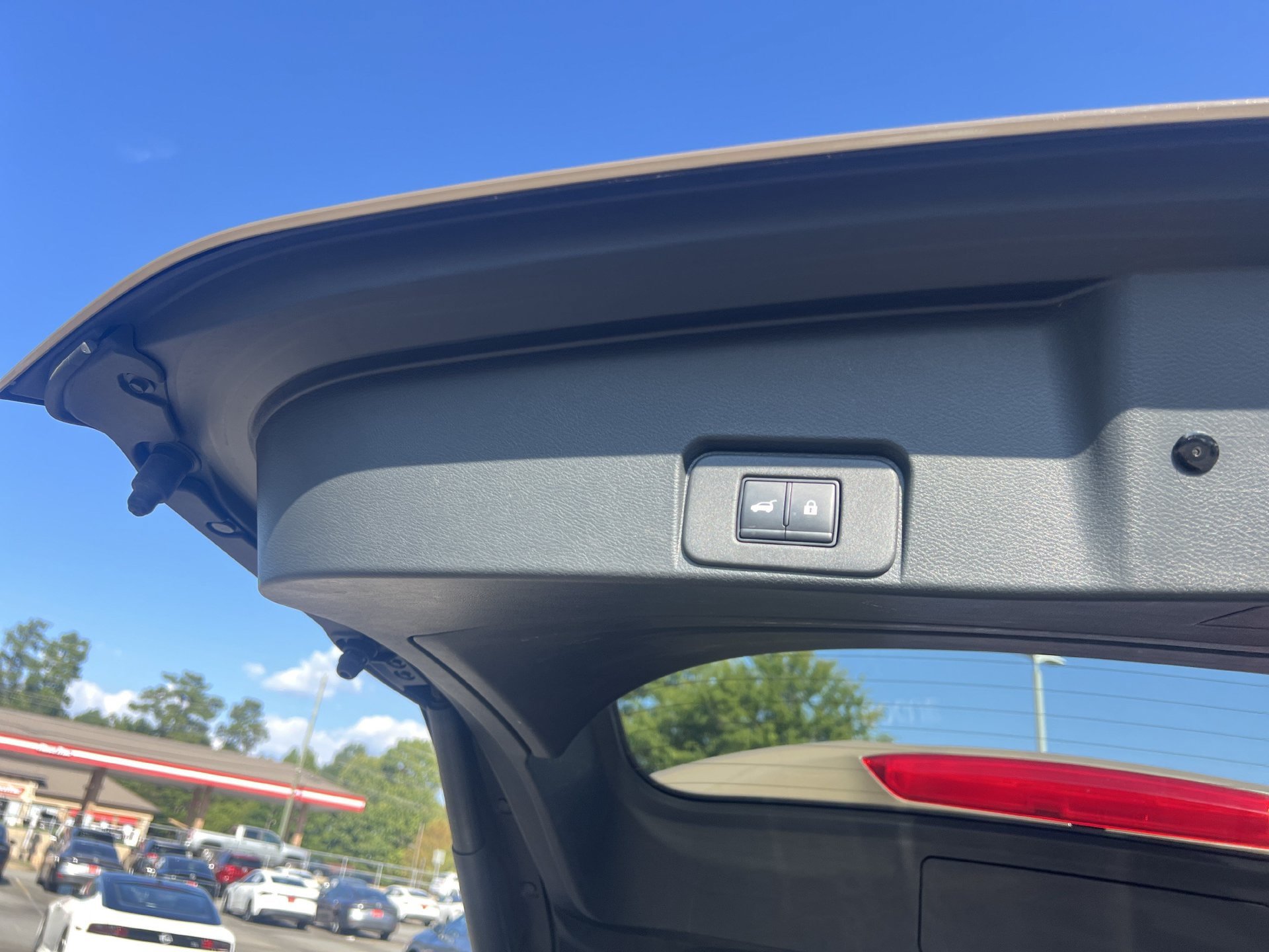 Certified 2025 Nissan Rogue SV FWD image 22