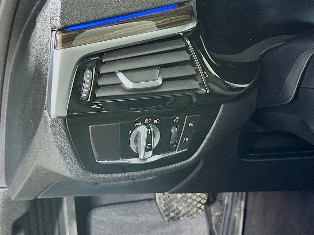 Used 2021 BMW 530i xDrive w/ Convenience Package image 14