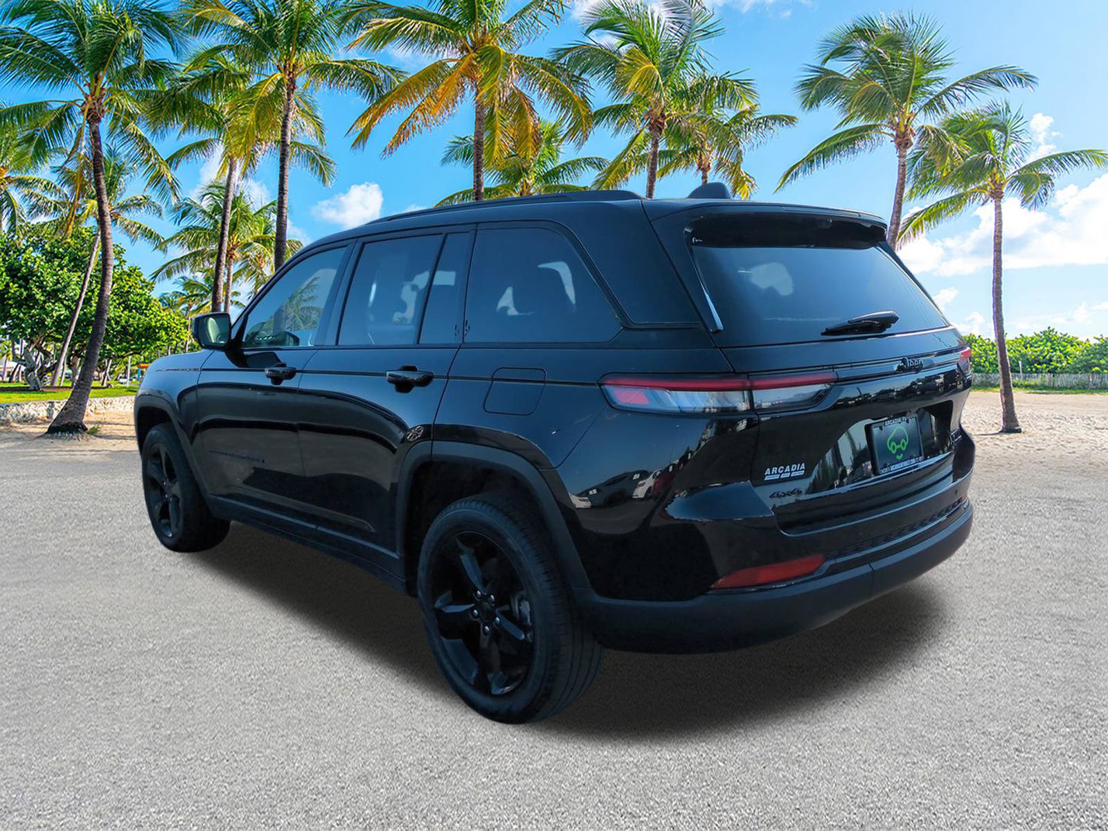 Used 2025 Jeep Grand Cherokee Limited w/ Luxury Tech Group II AWD/4WD image 6