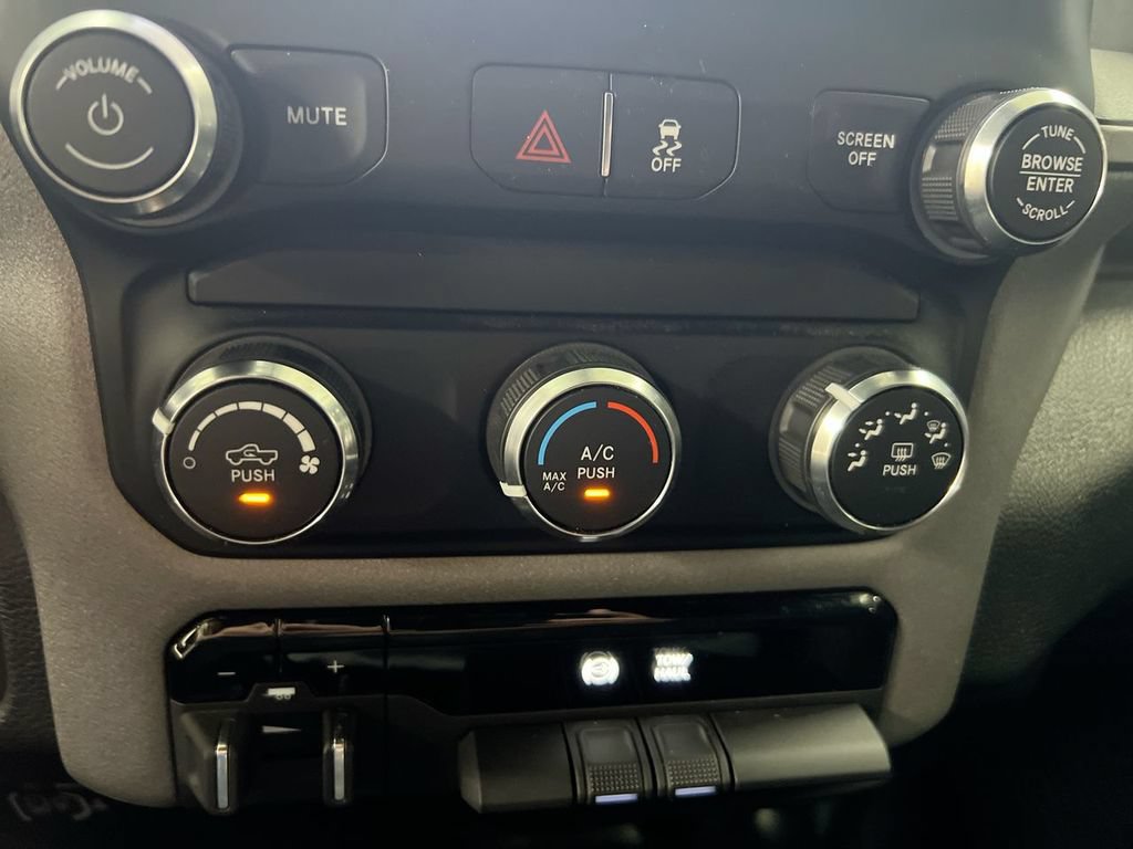 Used 2024 RAM 2500 Tradesman w/ Chrome Appearance Group AWD/4WD image 16