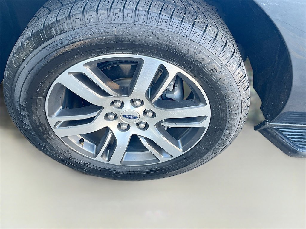 Used 2023 Ford Expedition XLT image 33