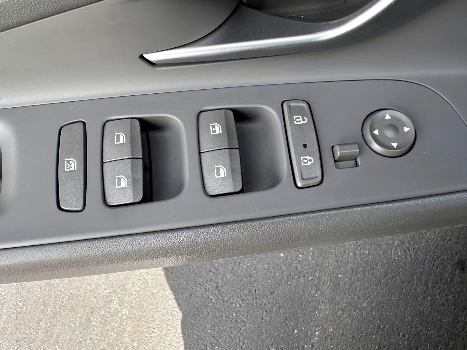Used 2023 Hyundai Elantra SE FWD image 9