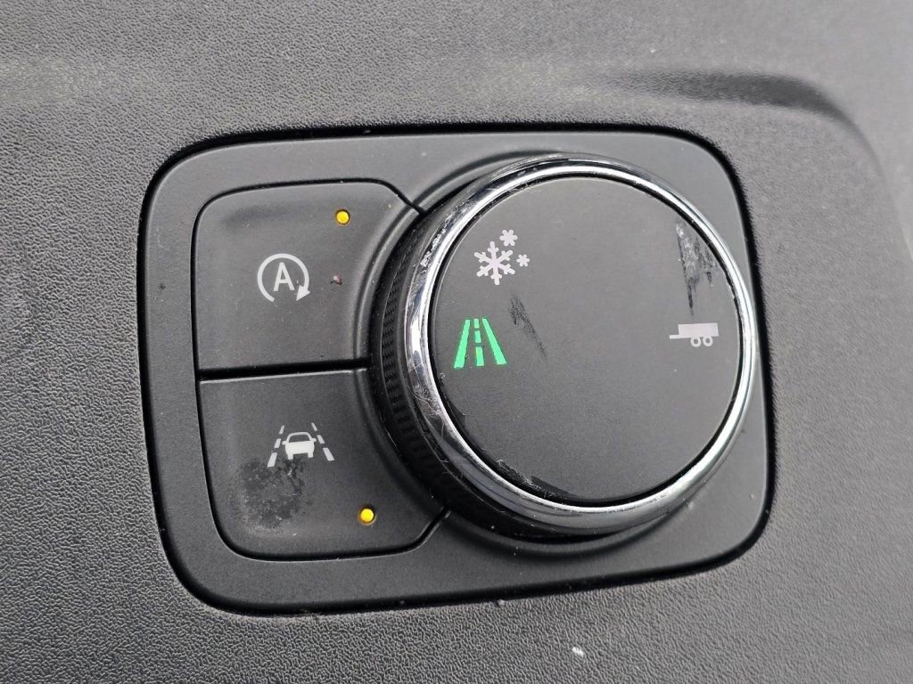 Used 2023 Chevrolet Traverse LT image 28