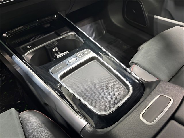 Used 2025 Mercedes-Benz GLB 35 AMG 4MATIC image 28