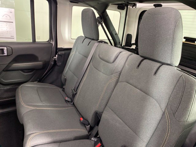 Used 2026 Jeep Wrangler Unlimited Sahara AWD/4WD image 35