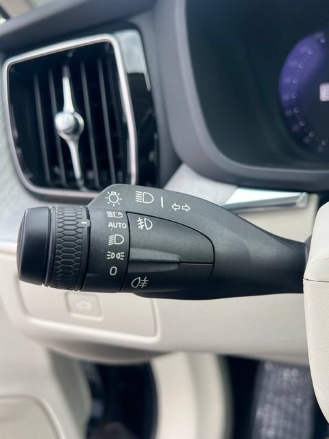 Used 2024 Volvo XC60 B5 Plus AWD/4WD image 20