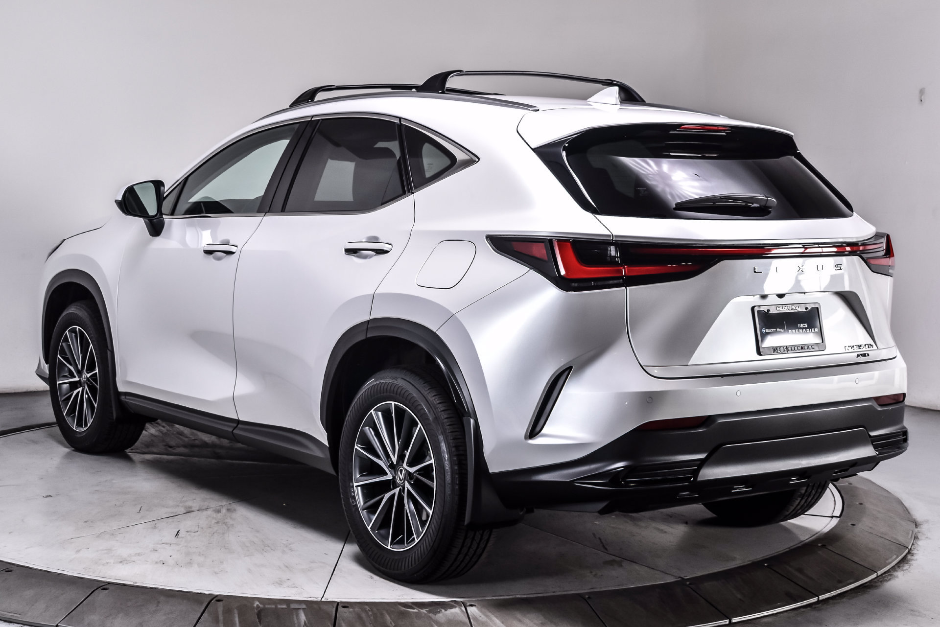 Used 2025 Lexus NX 350h AWD w/ Accessory Package (2T) image 4