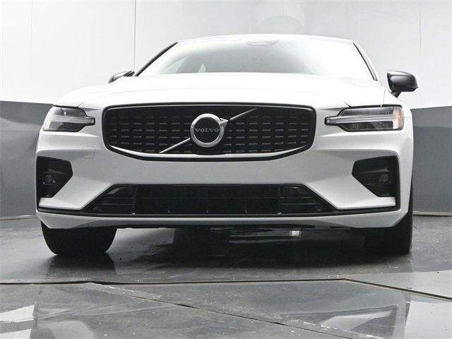 Used 2024 Volvo S60 B5 Core image 32