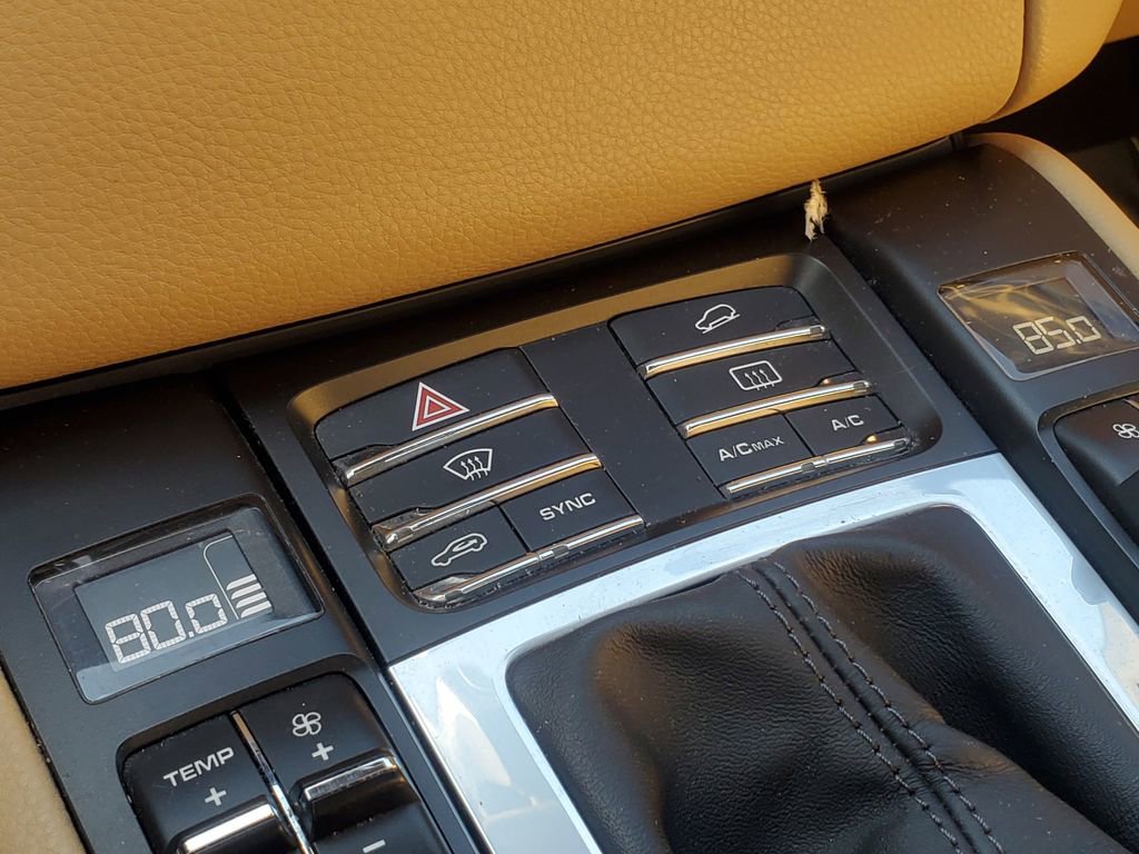 Used 2018 Porsche Macan image 21