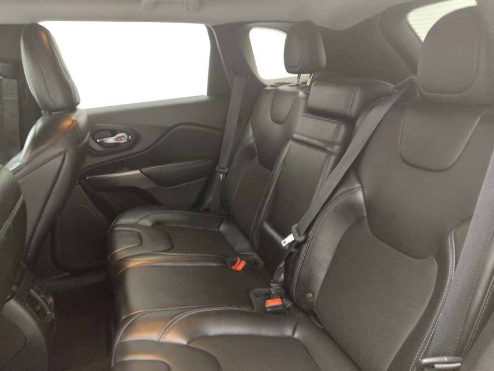 Used 2019 Jeep Cherokee Latitude Plus image 18