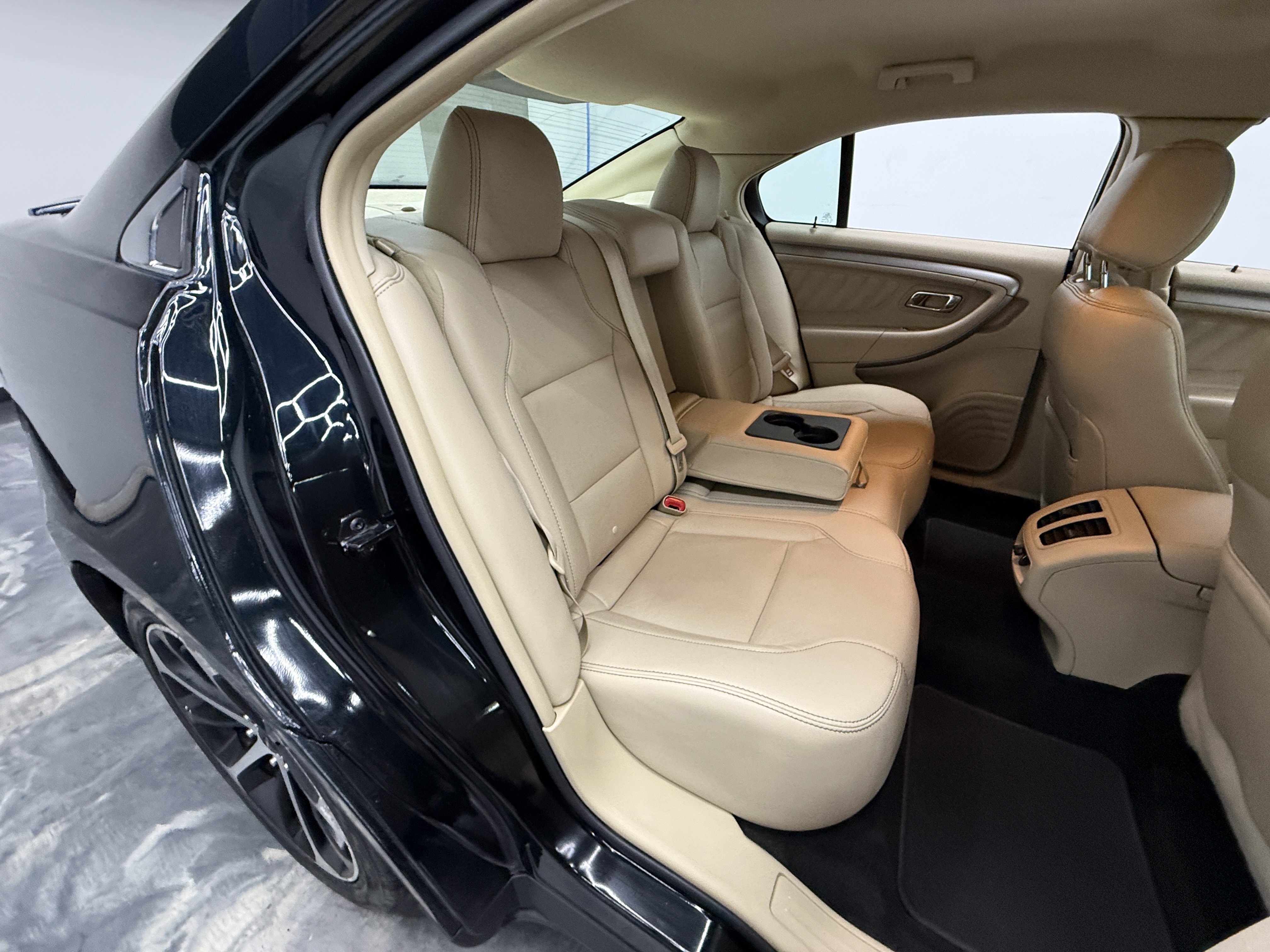 Used 2015 Ford Taurus SEL w/ Equipment Group 201A image 25