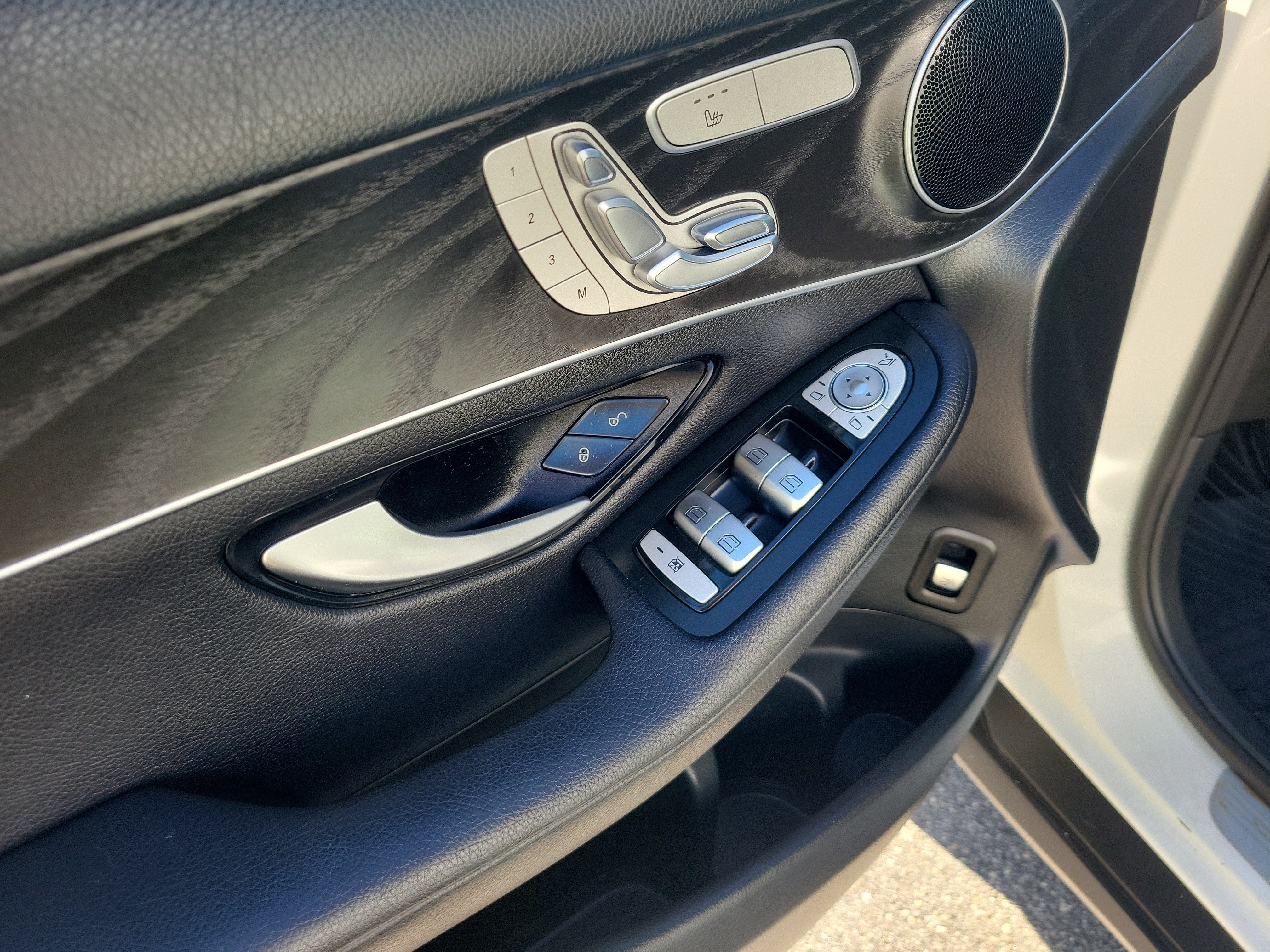 Used 2018 Mercedes-Benz GLC 300 4MATIC image 18