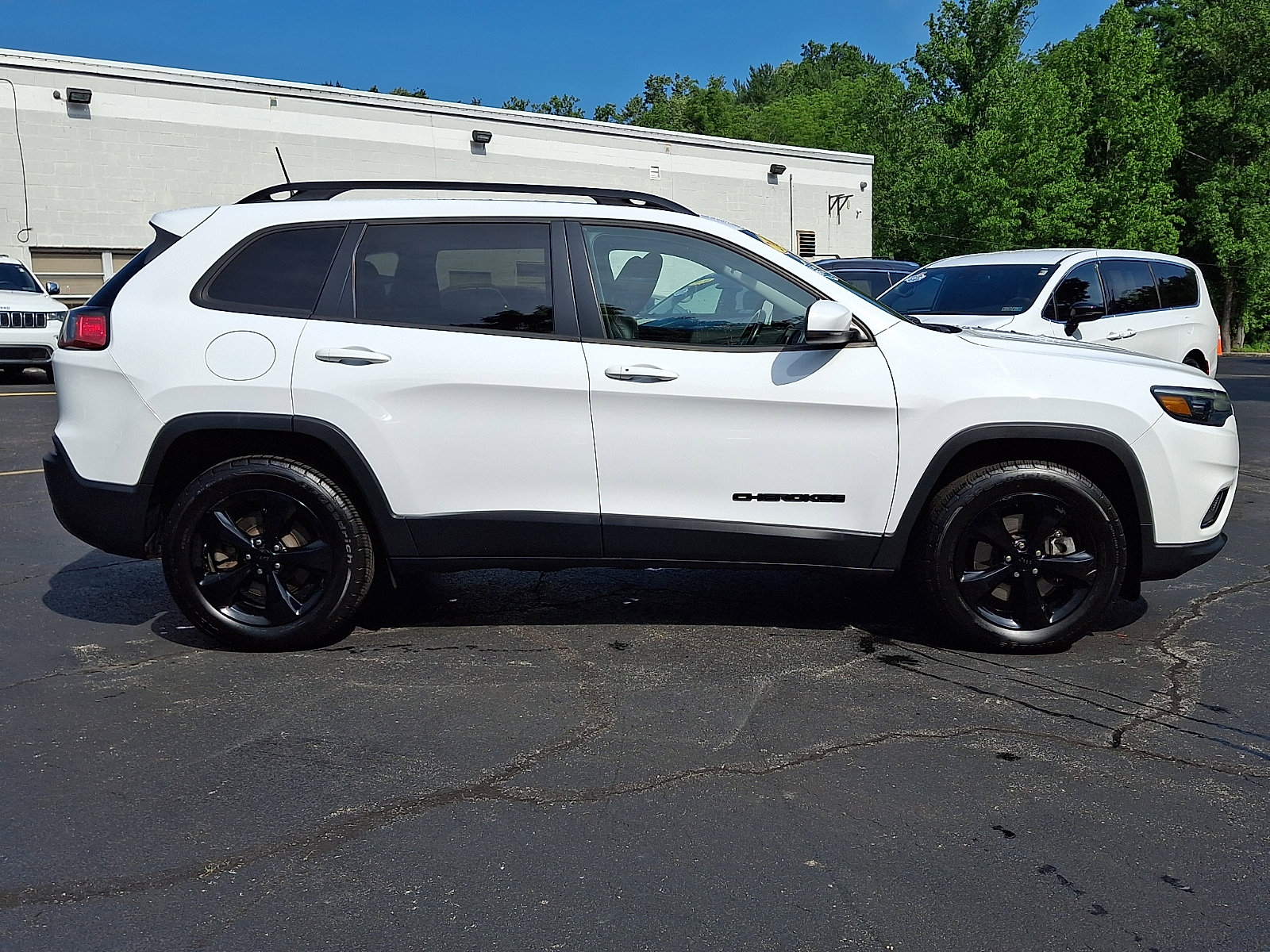 Certified 2020 Jeep Cherokee Latitude Plus AWD/4WD image 7